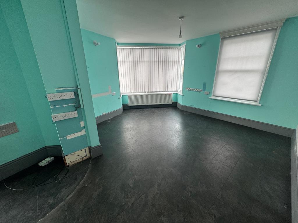Lot: 106 - VILLAGE PREMISES WITH POTENTIAL - First floor room